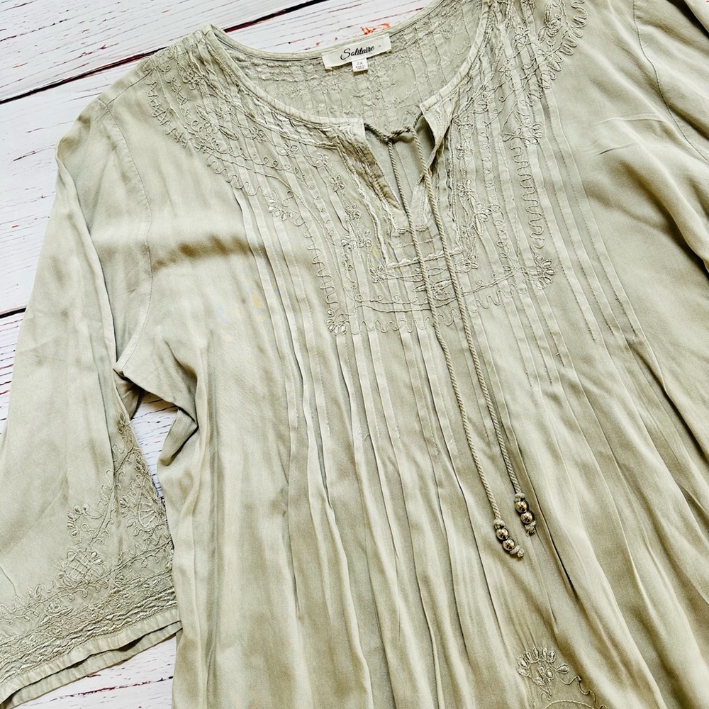 Women’s Sage Green Blouse! 2X - Picture 2 of 5